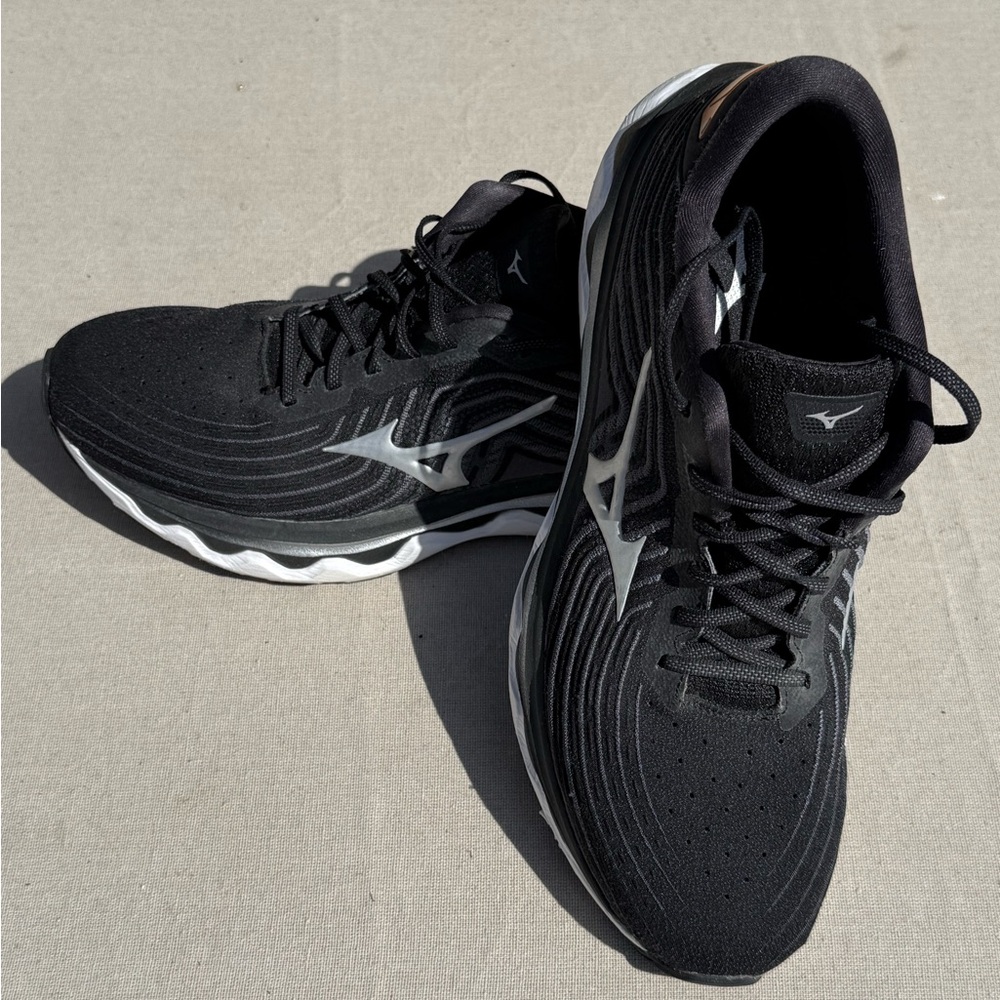 Mizuno Men's Black Running Shoes